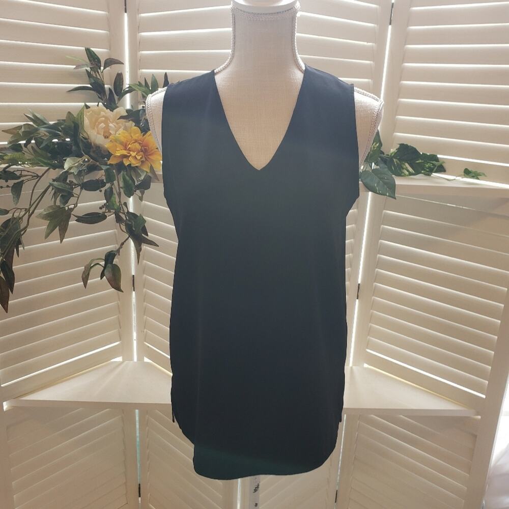 UNIQLO BLACK SILK SLEEVELESS TANK SIZE SMALL